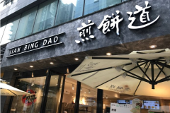 ��������M����